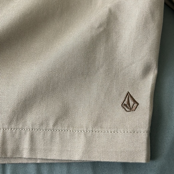 Volcom Men’s Khaki Shorts - Size 34 - Picture 8 of 8